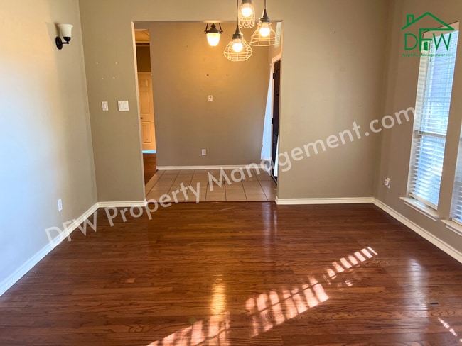 Building Photo - 2502 Chapel Hill Dr