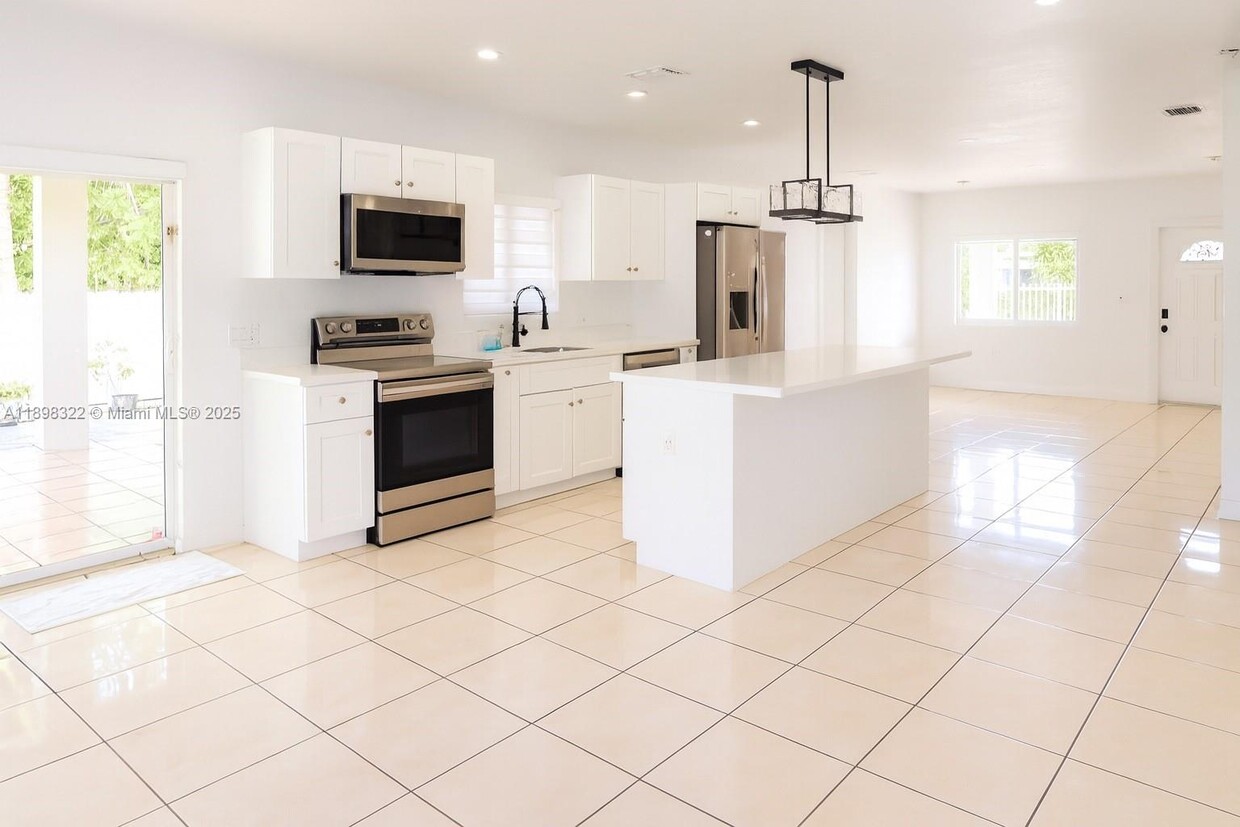 Foto principal - 2312 NW 82nd St