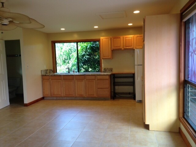Full kitchen - stove where shelving area was - 75-312 Hoene St