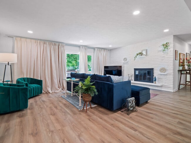 Foto del edificio - 8040 Strongsville Blvd