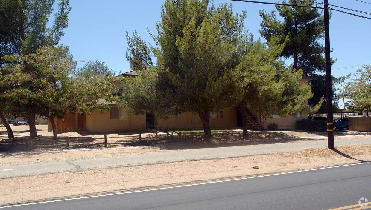 Primary Photo - 21463 Yucca Loma Rd