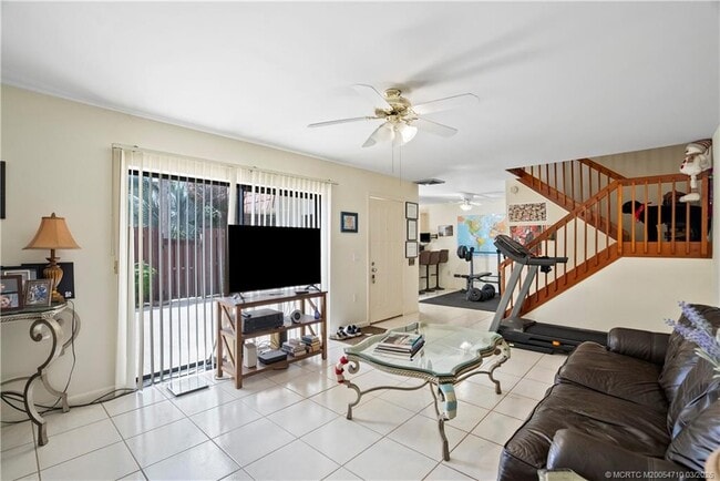 Building Photo - 2992 SW Sunset Trace Cir