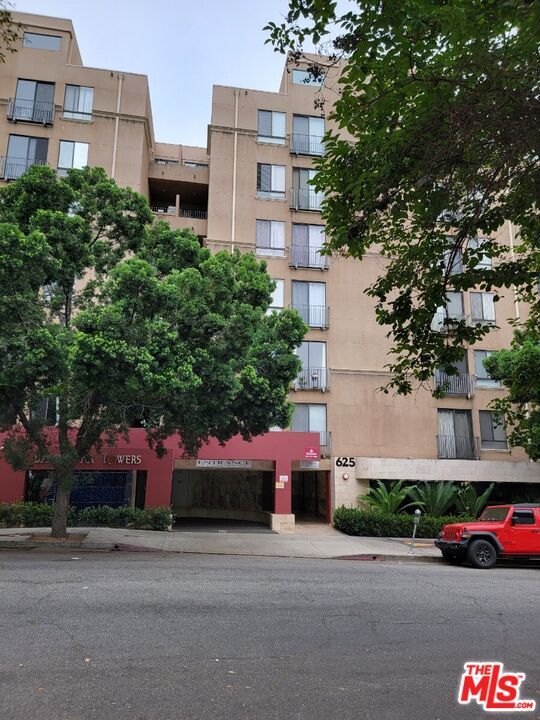 Foto principal - 625 S Berendo St
