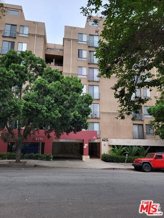 Building Photo - 625 S Berendo St