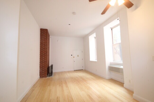 Building Photo - 222 Grand St