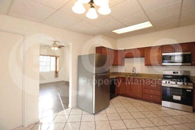 Foto del edificio - 652 N Drew St W