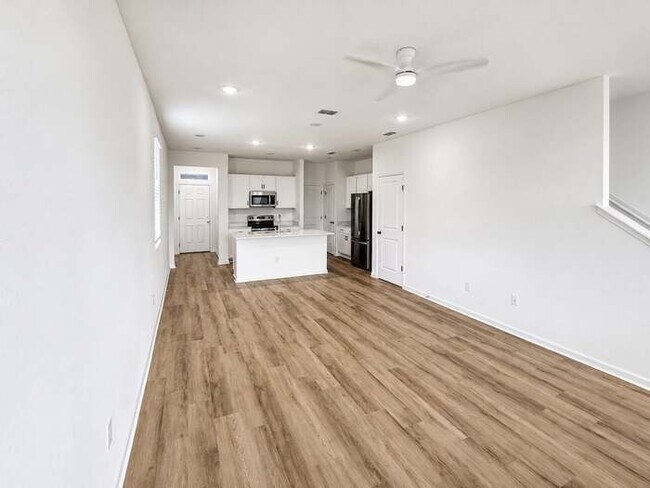 Foto del edificio - 8672 Elmo Ln