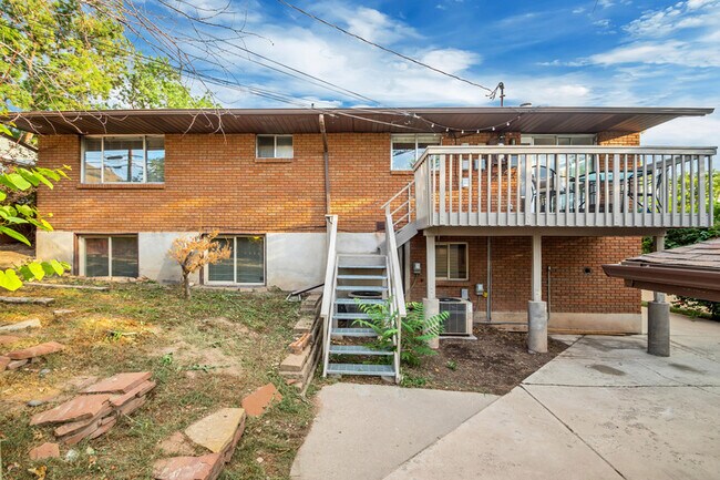 Foto del edificio - 2551 Elm Ave
