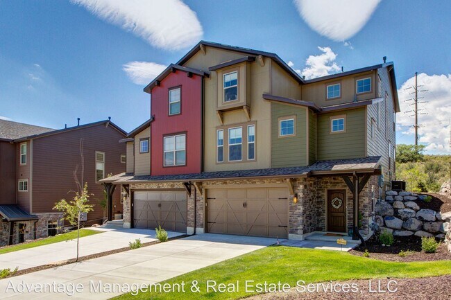 Building Photo - 4 br, 3.5 bath House - 1185 W Abigail