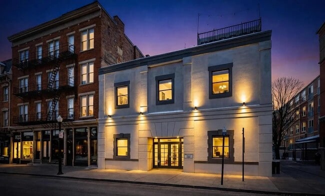 Building Photo - 808 Elm St