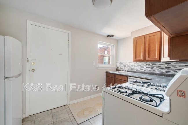 Photo - 1437 Lincoln Way - D Apartment