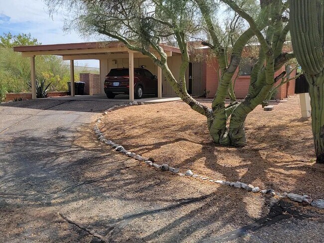 Building Photo - 1401 S Moonlight Dr
