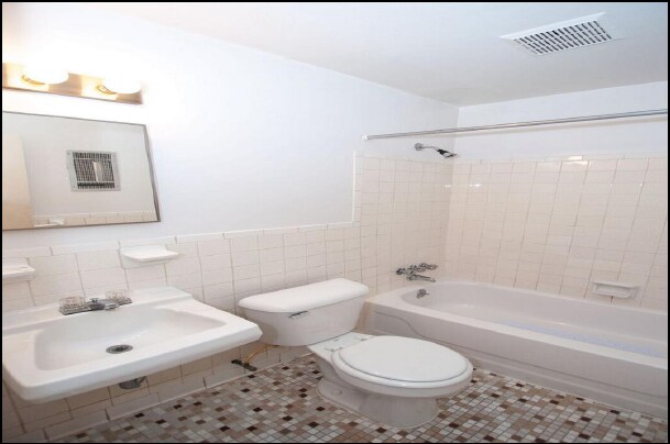 Foto del edificio - 519 Ashlawn Dr
