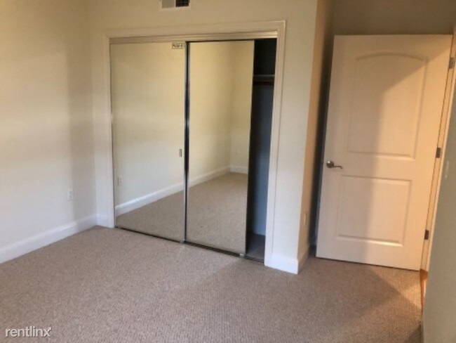 Foto del edificio - 2 br, 2 bath Apartment - 2408 26th Ave