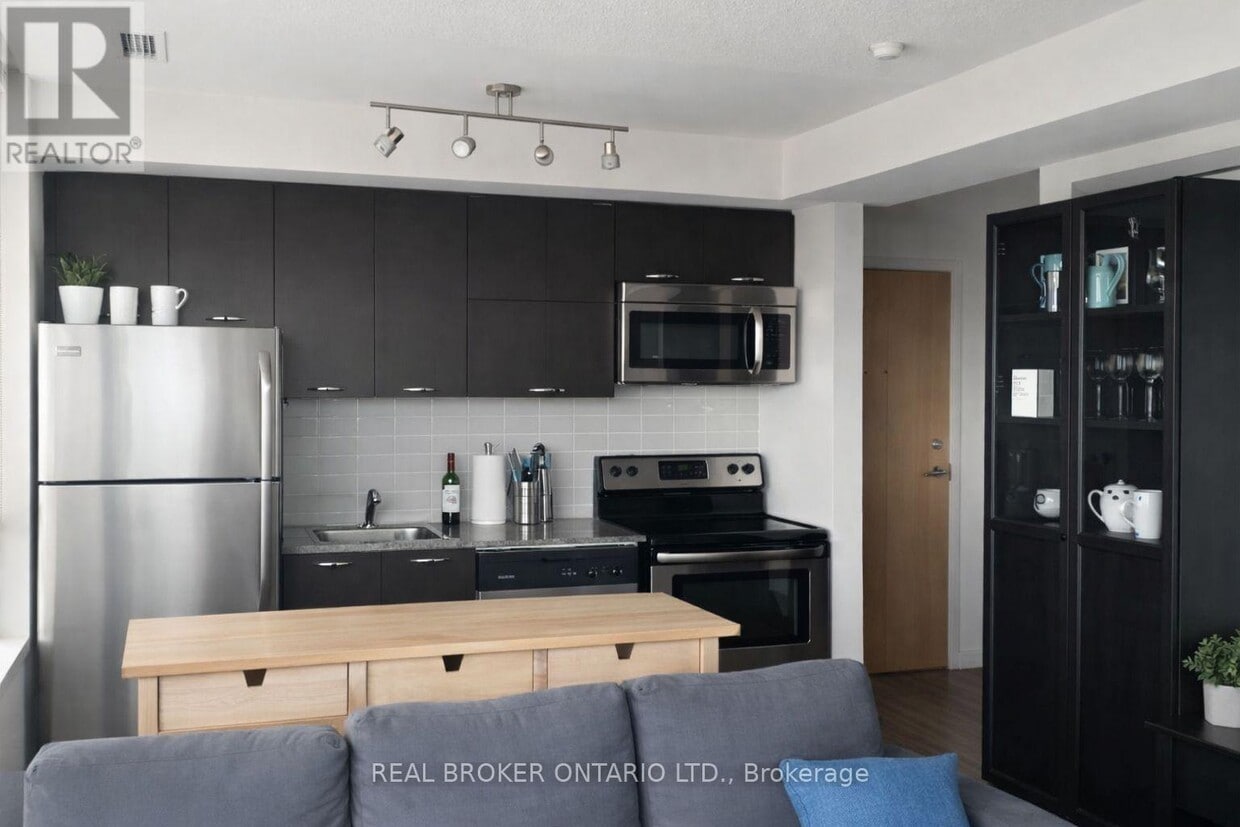 Building Photo - 38 Joe Shuster Way