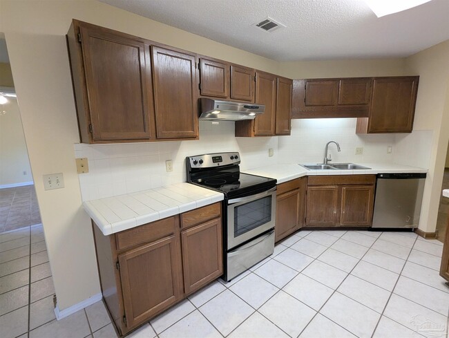 Building Photo - 512 Quail Nest Ln