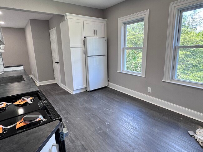 Kitchen - 857 Sherman Ave