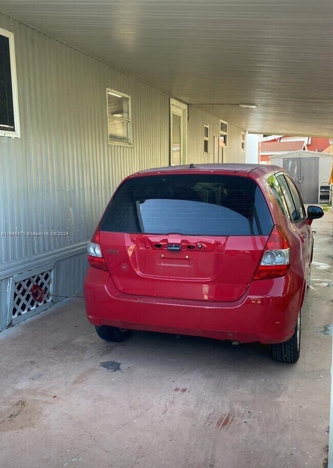 Foto del edificio - 13121 SW 17th St