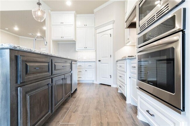 Foto del edificio - Very Nice 4 Bedroom 3 Bath Home with Bonus Room in Edmond Schools with Storm Shelter