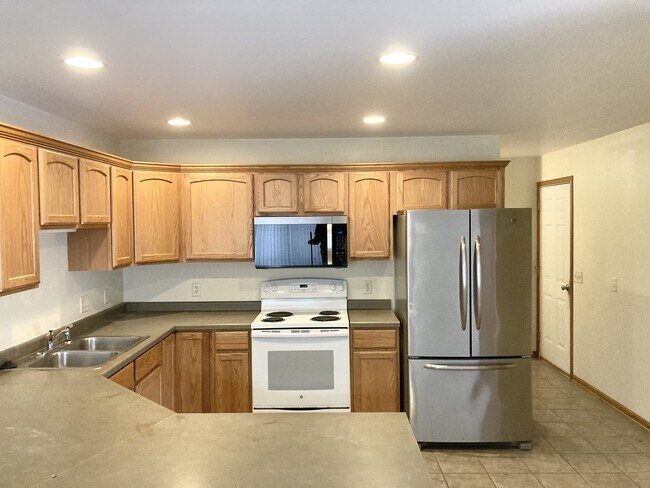 Foto del edificio - 3705-3707 Valley View Pl