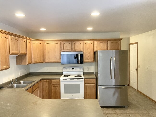 Building Photo - 3705-3707 Valley View Pl