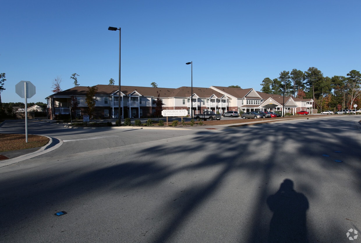 Longbourne Apartments Apartments in Jacksonville, NC