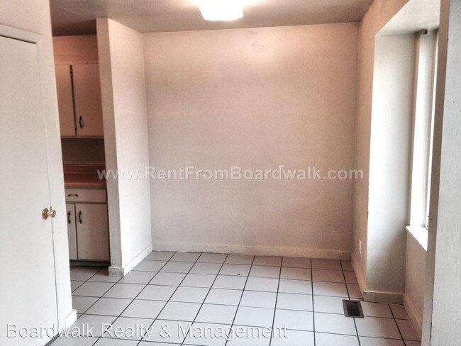 Building Photo - 2531 S Parkcrest Dr