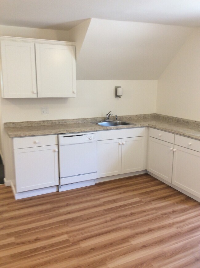 12 Everett St Unit 2, Plainville, MA 02762 Apartments in Plainville