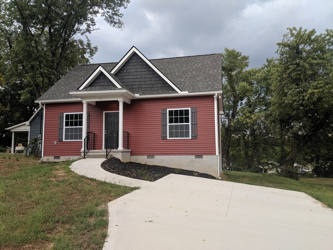 2200 Vermont Ave, Knoxville, TN 37921 House for Rent in Knoxville, TN