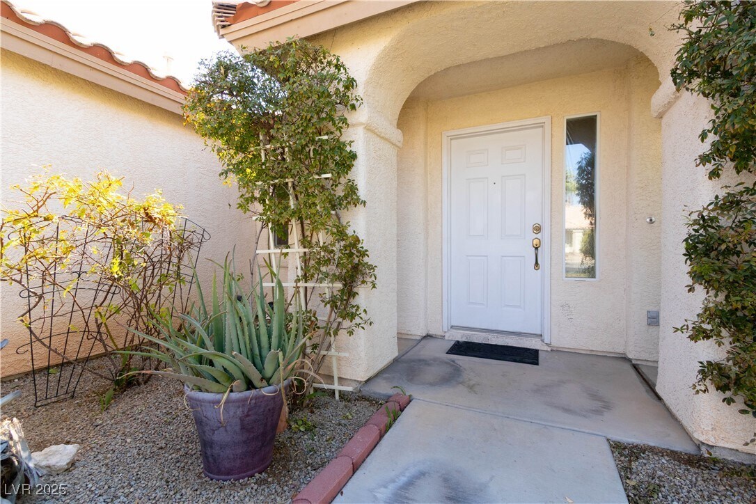 Foto principal - 4633 Califa Dr