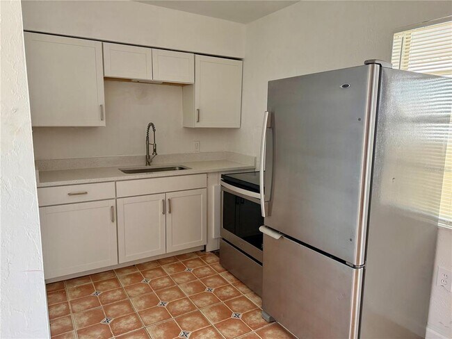 Foto del edificio - 551 73rd Ave