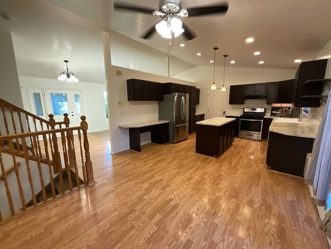 Building Photo - 4 Bedroom 2 1/2 Bath Home Oversized 2 Car Garage. Dog Friendly Available in June