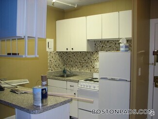 Building Photo - 879 Beacon St