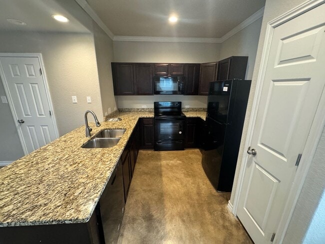 Building Photo - Coming Soon - Elegant 3BR 2.5 Bath Townhom...