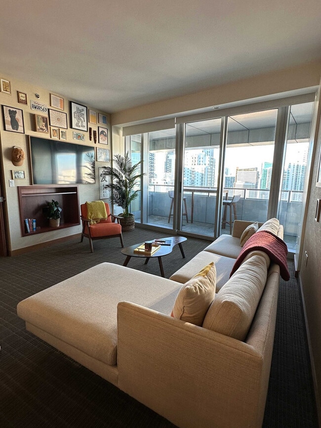 Building Photo - 1395 Brickell Bay Dr