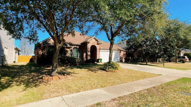 Building Photo - 2910 Sandleigh Dr