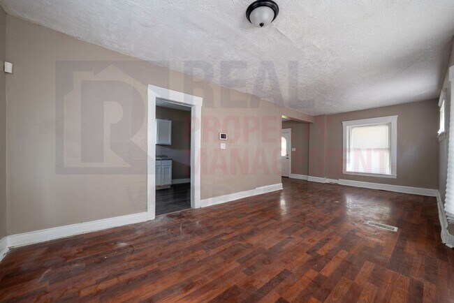 Foto del edificio - 3643 W 39th St