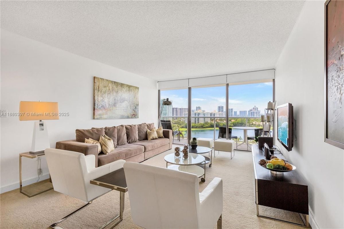 Foto principal - 3701 N Country Club Dr
