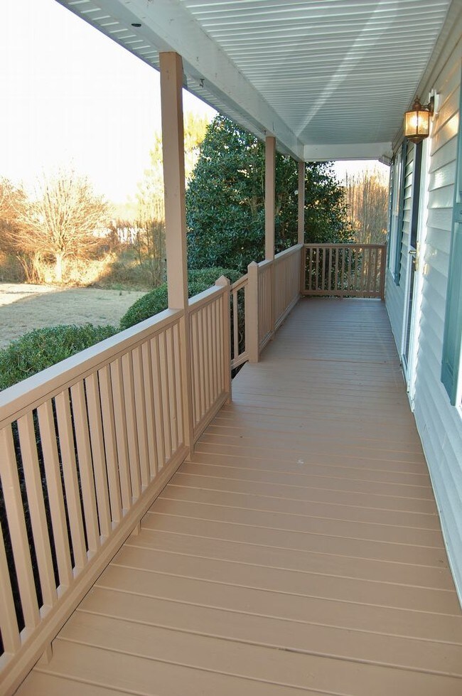 Building Photo - 108 Shallow Creek Xing