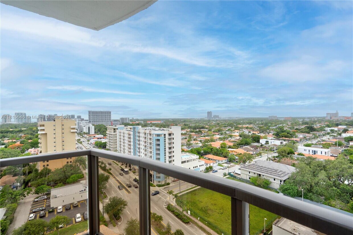 Foto principal - 2301 SW 27th Ave