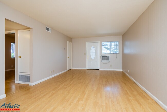 Building Photo - 935 Pomeroy Ave
