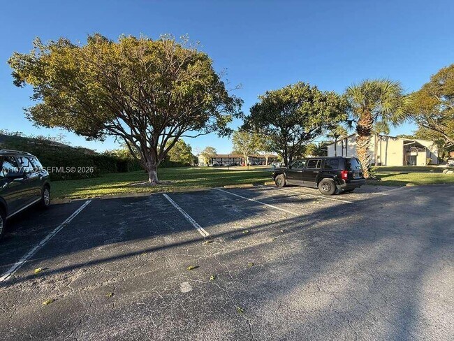 Foto del edificio - 6031 Shaker Wood Cir