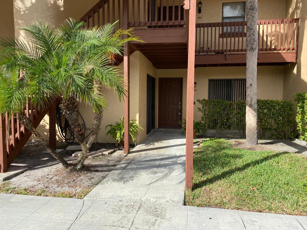 Primary Photo - 303 Lakeview Dr E