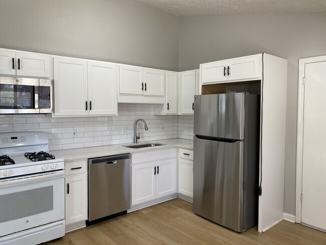 Building Photo - 136 Quail Hollow Dr