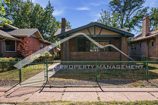 Spacious Home with Central AC and Washer/Dryer - Spacious Home with Central AC and Washer/Dryer
