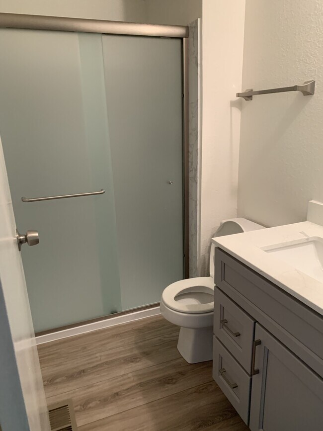 Building Photo - 1889 Shirley Dr