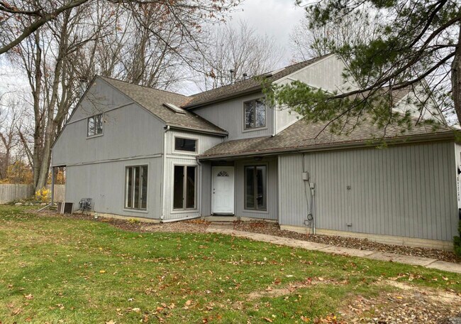 Building Photo - 32762 Glen Dr