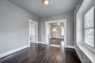 Building Photo - 109 E 23rd St