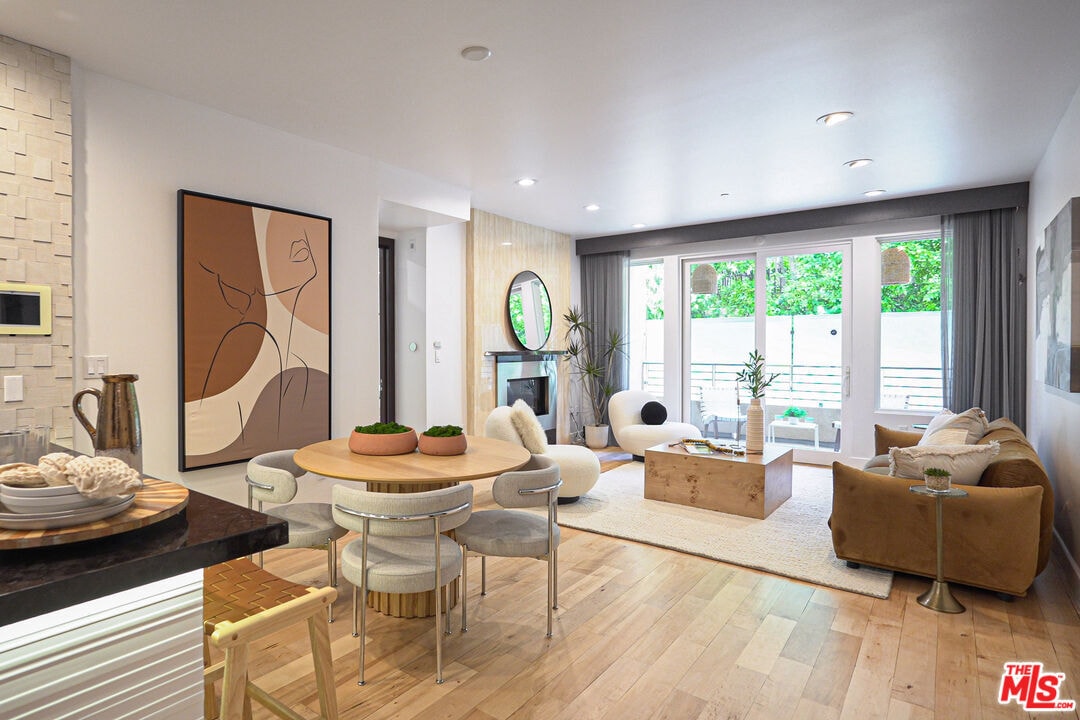 Foto principal - 1318 S Roxbury Dr
