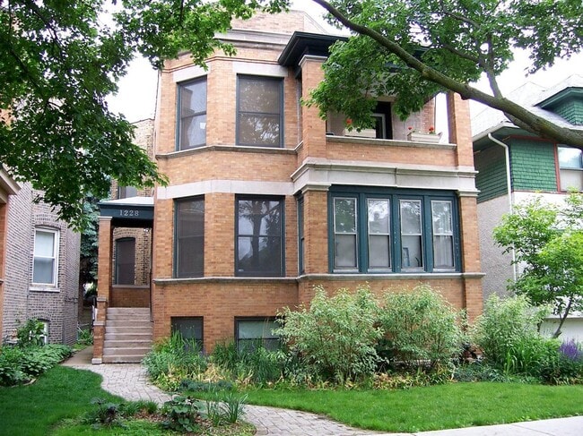 Building Photo - 1228 W Glenlake Ave